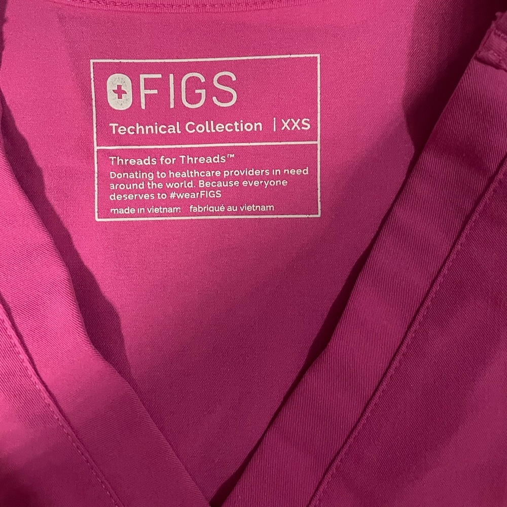 FIGS Scrub Top . - Picture 2 of 3